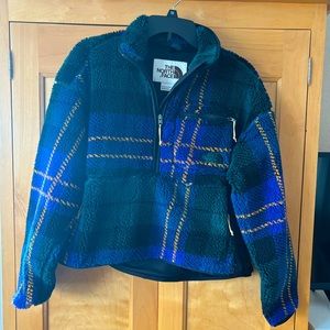 NWOT North Face cropped fleece